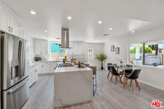 Foto principal - 24114 Gilmore St