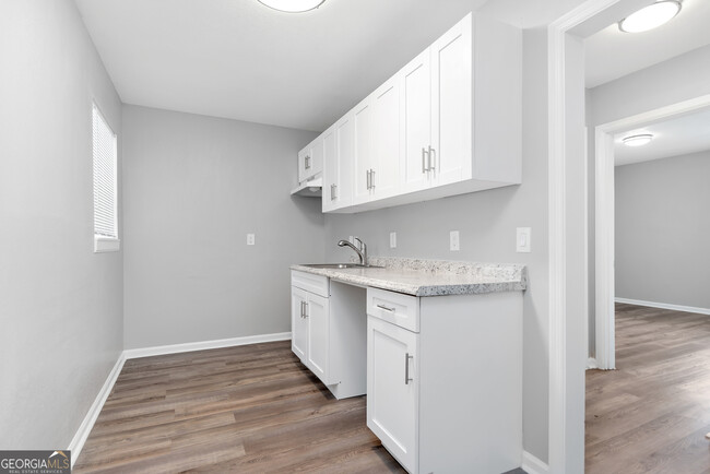 Building Photo - 108 3rd St