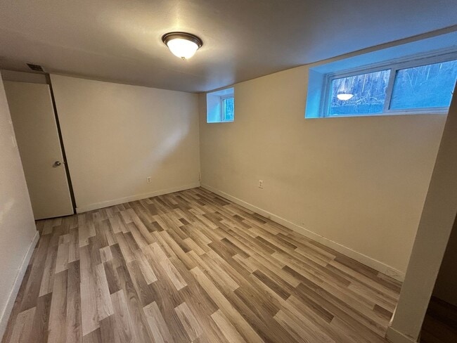 Building Photo - 577 400 S