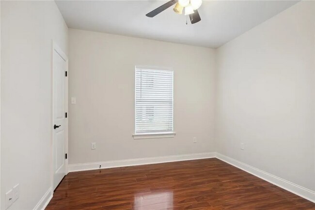 Building Photo - 3416 Danneel St
