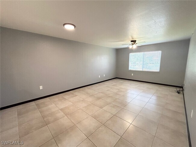 Foto del edificio - 8284 Key Royal Cir