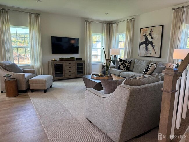 Building Photo - 2 Drake Ct