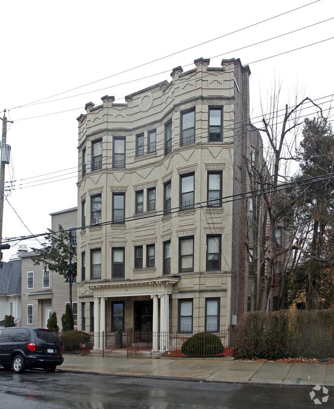 201 N Broadway, Yonkers, NY 10701 Apartments in Yonkers, NY