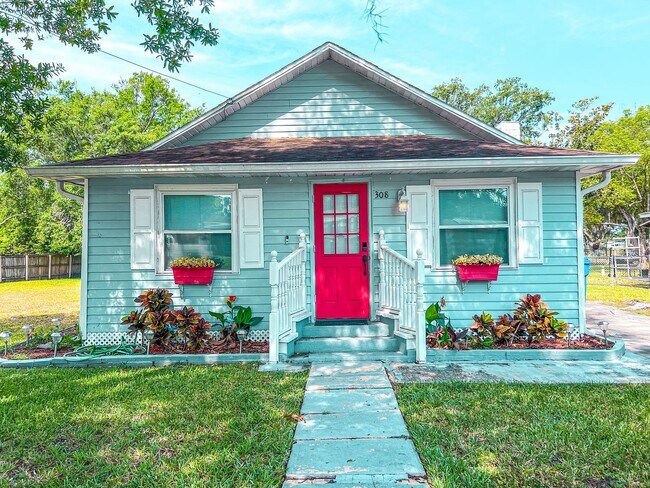 Building Photo - Charming Home in the Heart of Downtown Kis...
