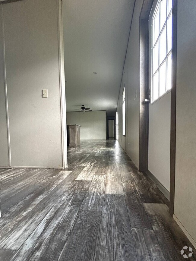 Building Photo - 575 Payne Creek