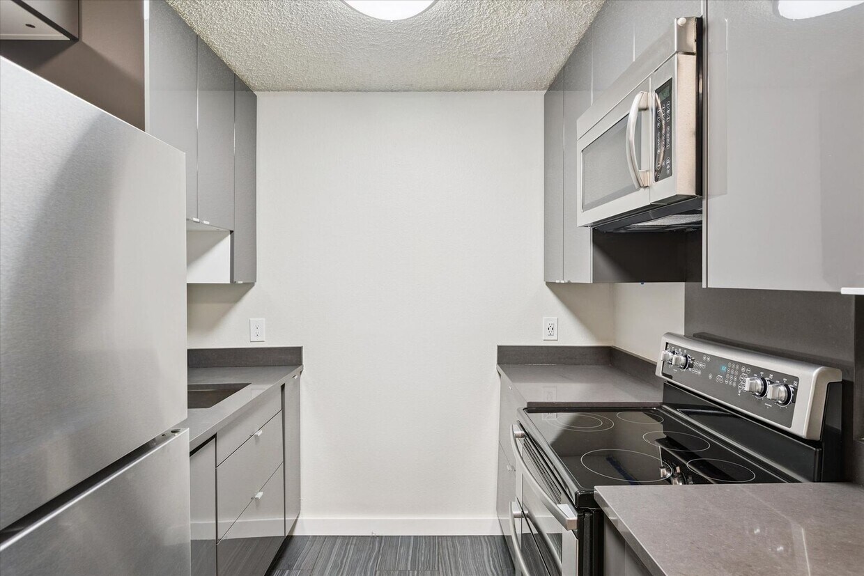 Foto principal - Pre-Lease Aug 2025 Remodeled 2 Bedroom 1 B...