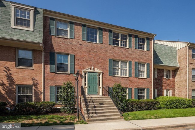 6018 Westchester Park Dr Unit 1, College Park, MD 20740