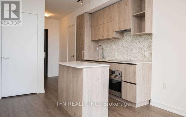 Building Photo - 1 Yorkville Ave