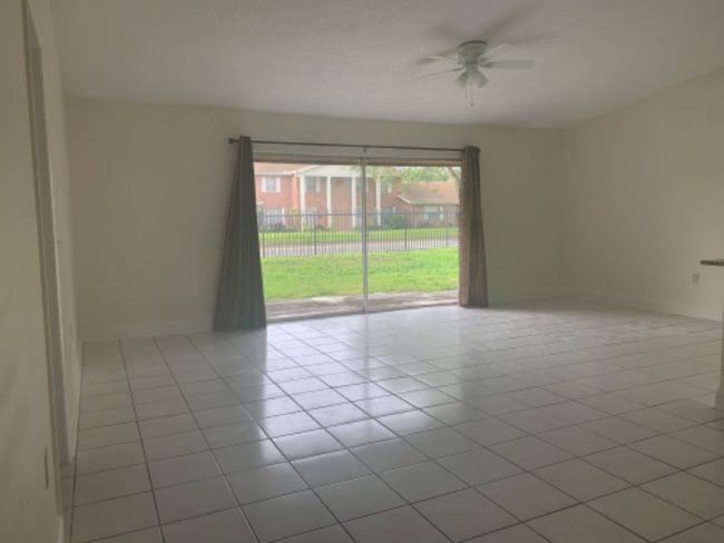 Building Photo - 5898 Sagunto St