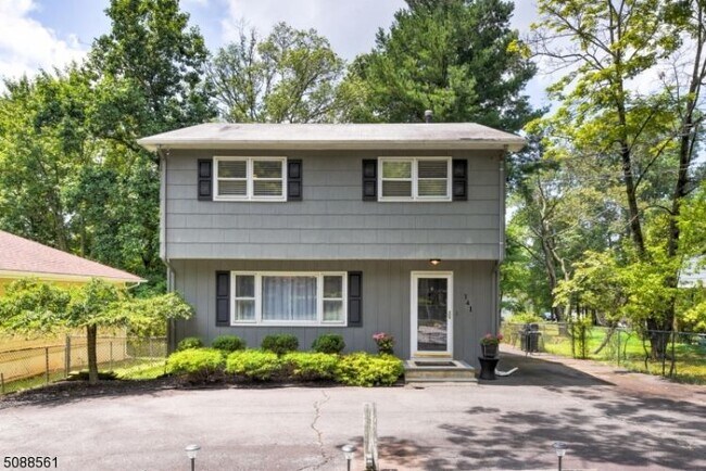 Building Photo - 141 Hillside Ave