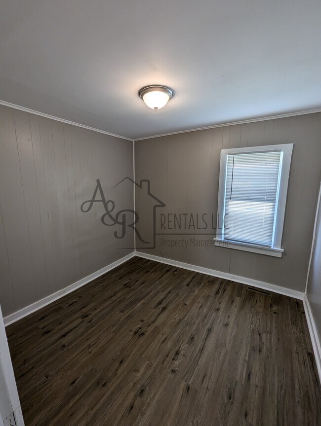 Foto del edificio - 908 E 8th St