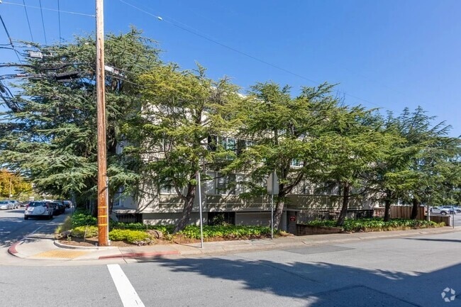 Building Photo - 2655 Edison St