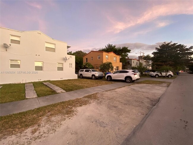 Building Photo - 2833 SW 38th Ave