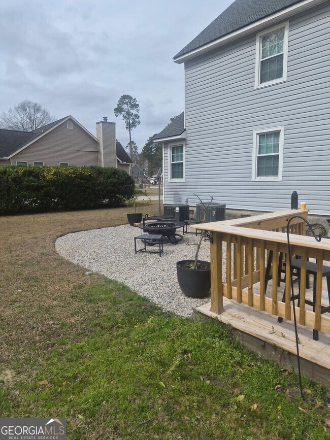 Foto del edificio - 320 Rogers Rd