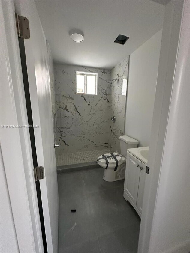 11935 SW 215th St, Goulds, FL 33170 Room for Rent in Goulds, FL