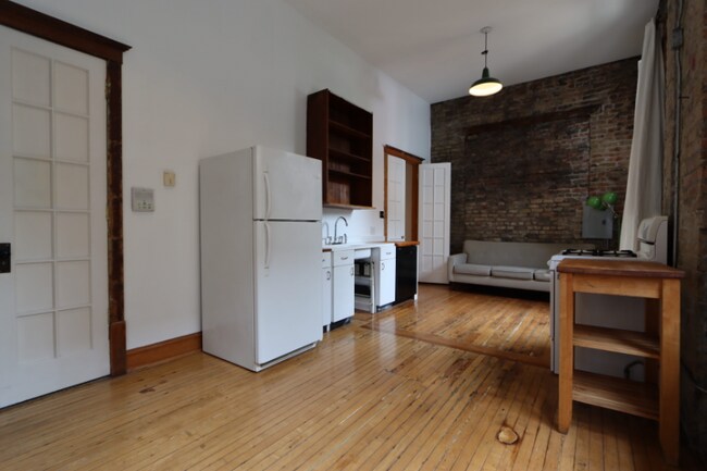 Building Photo - 1849 W Cullerton St