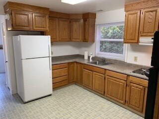 Kitchen w/ refer & cabinets - 1830 5th St