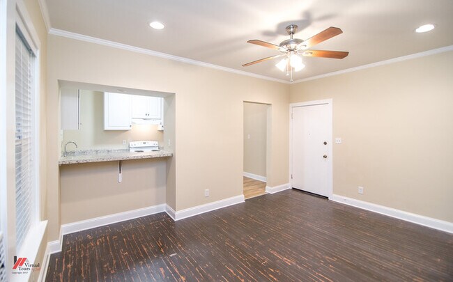 Building Photo - 402 Forest Ave