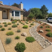 Beautiful low maintenance landscaping, fenced backyard, walk-in kitchen pantry, very clean - 4900 W Barton Park Dr