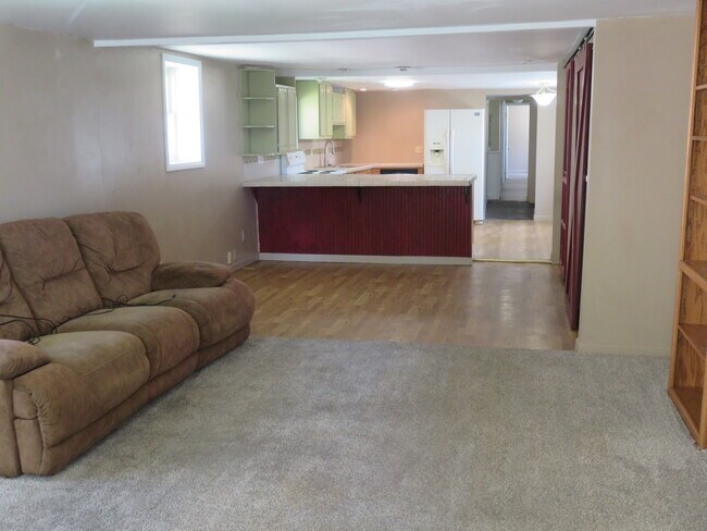 Foto del edificio - 106 E Walnut St