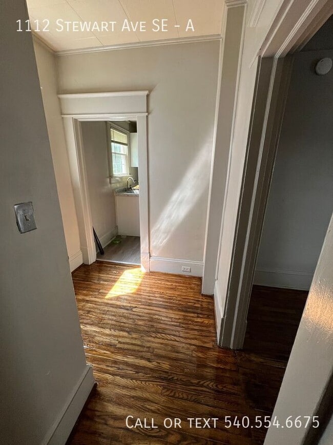 Building Photo - 1112 Stewart Ave SE