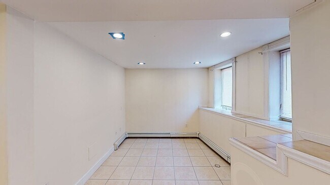 Foto del edificio - 1 BED 1 BATH ALLSTON *NO FEE