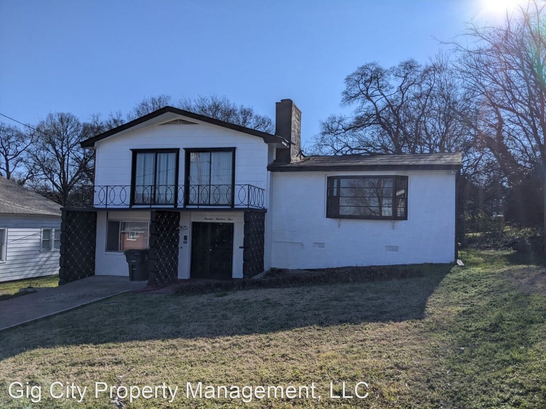 Primary Photo - 4 br, 2 bath House - 1904 E 5th St