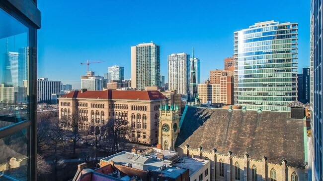 Foto del edificio - 33 W Delaware Pl