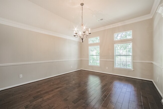 Foto del edificio - 15810 Cypress Hall Dr