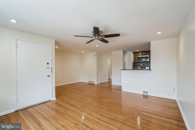 Building Photo - 5429 Houghton Pl