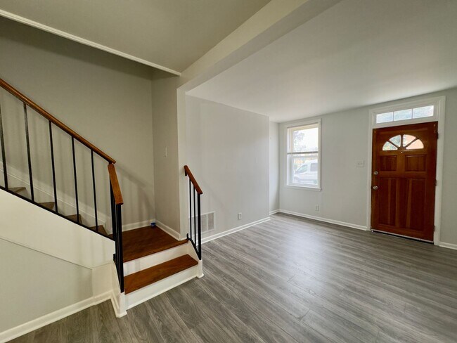 Foto del edificio - 2BR Townhome in Ashland Mews (Johns Hopkins Hospital)