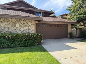 Building Photo - 800-806 S Park Hyde St