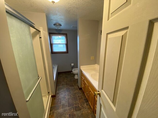Building Photo - 3 br, 2 bath House - 706 Mound St