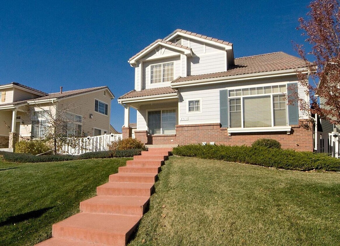 Primary Photo - Bright Broomfield Home in Broadlands Cotta...