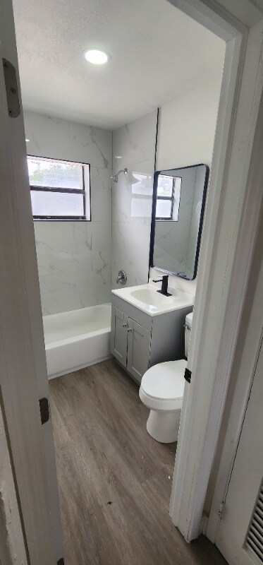 Foto del edificio - 1197 W 35th St