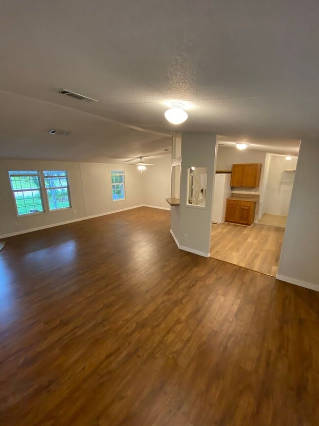 Building Photo - 3x2 Home with Great Schools!