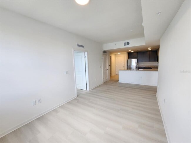 Foto del edificio - 5563 Millennia Park Dr
