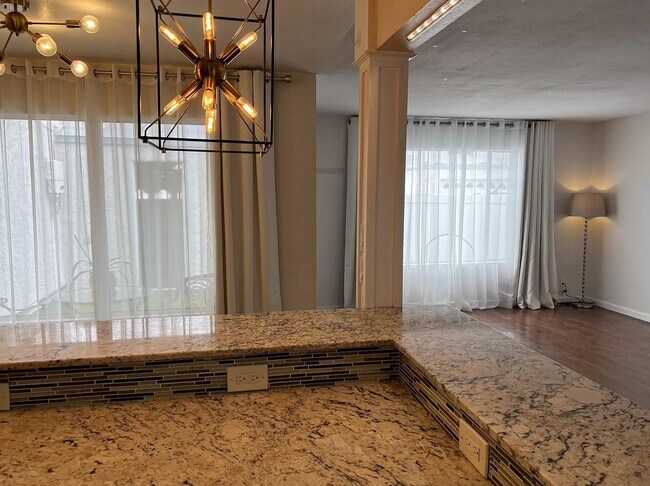 Foto del edificio - 1640 Maple Dr