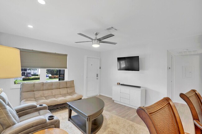 Foto del edificio - 7178 Golf Colony Ct