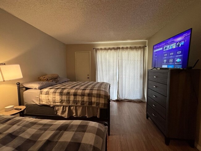 Building Photo - Fully Furnished One Bedroom Condo in Deser...