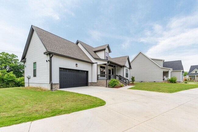 Foto del edificio - Newer Hixson Home!