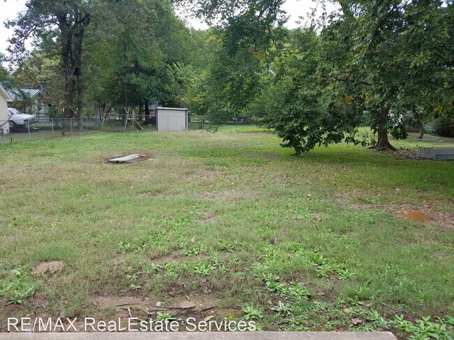 Building Photo - 3 br, 1 bath House - 6340 Westwood Road