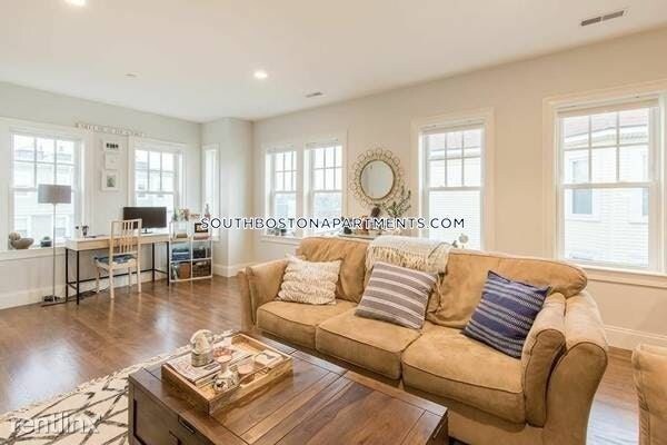 Building Photo - 1 br, 1.5 bath  - 330 Dorchester St Unit 1