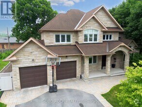 Building Photo - 120 Rossland Ave