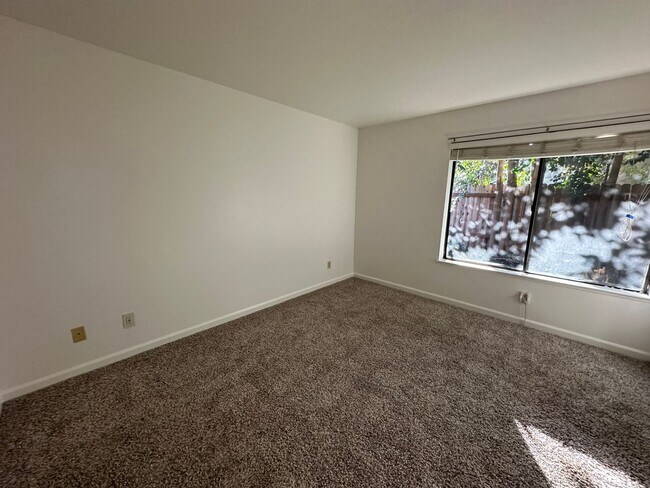 Building Photo - 2632 Bradford Way - Southport 95691