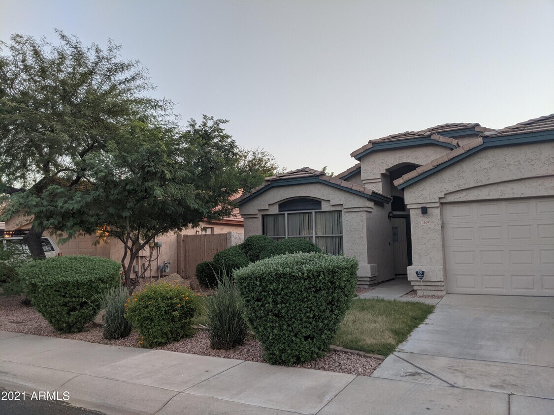 Primary Photo - 4609 E Adobe Dr
