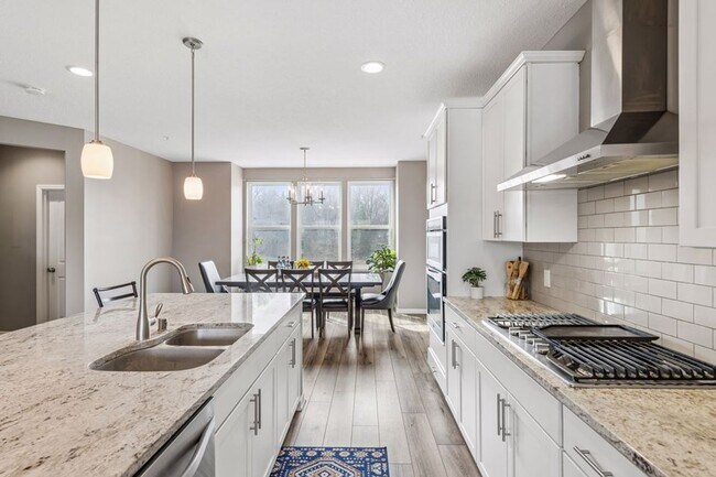 Foto del edificio - Spacious 3bed 3bath Townhome in Chaska!
