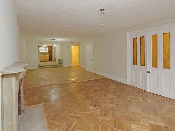 Building Photo - "Charming 2-Bed, 2-Bath Haven in the Heart of Brooklyn!"