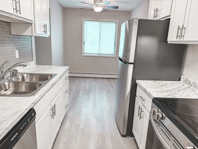 Foto del edificio - 6800- 6810 63rd Avenue