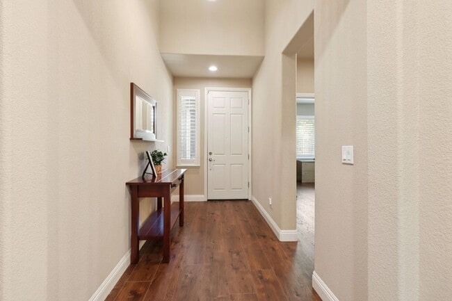 Building Photo - 907 Aubree Ln